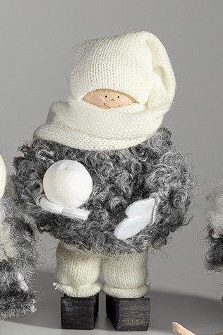Fårskinnstomte med snöboll, stickade ben, vit luva / Santa in sheepskin with snowball, knitted legs, white hood